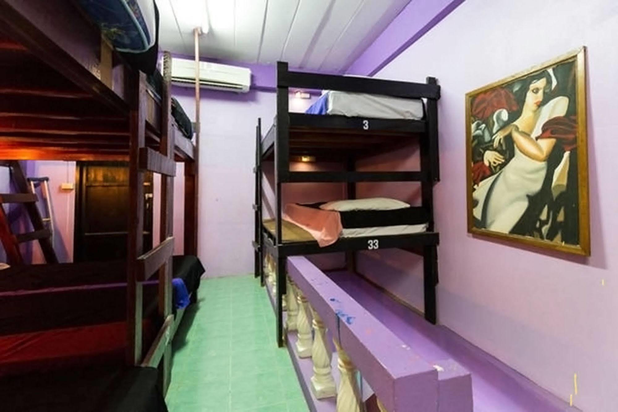 Wild & Wandering Backpacker Hostel & Bar Haad Rin Exteriör bild