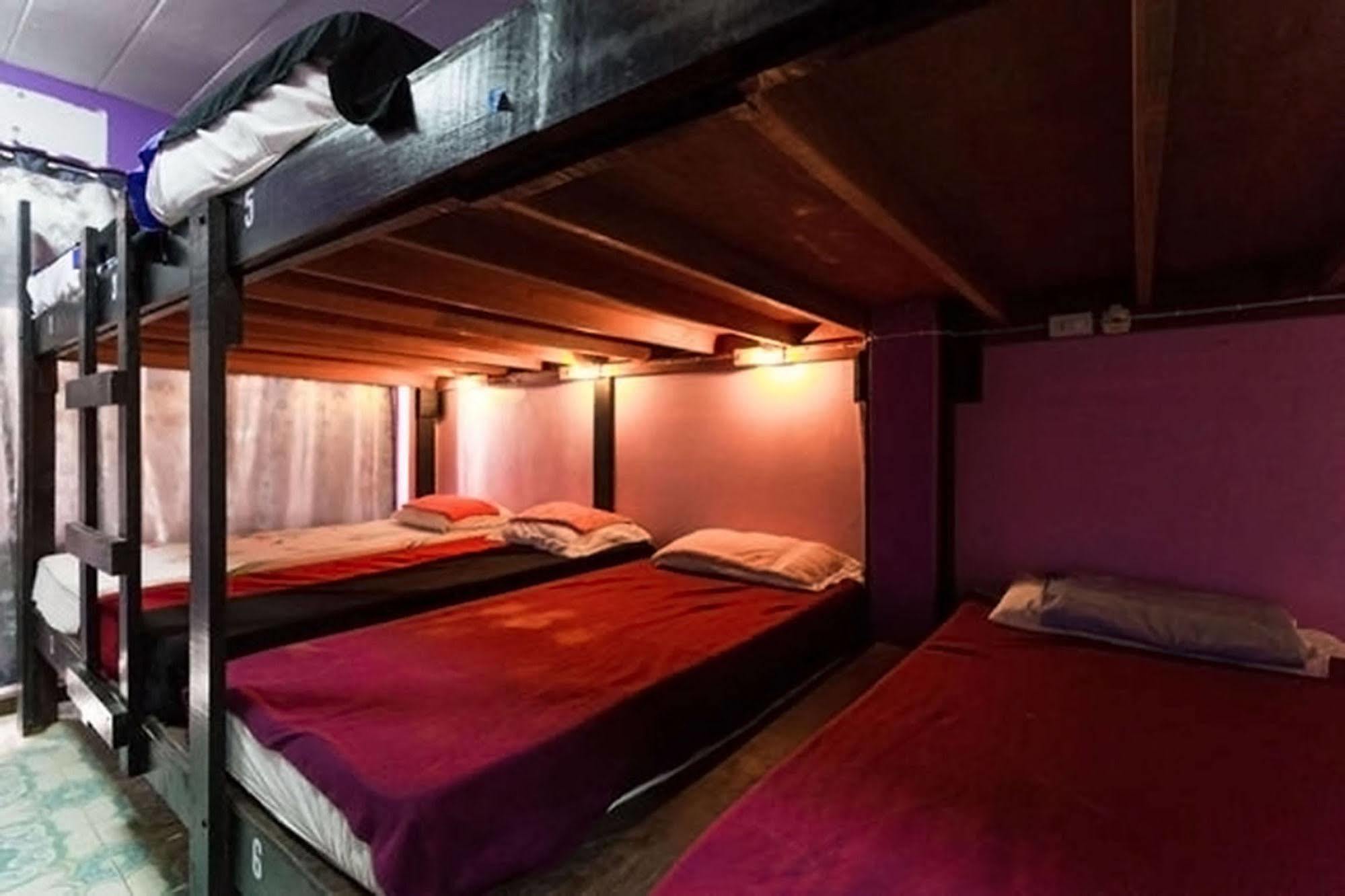 Wild & Wandering Backpacker Hostel & Bar Haad Rin Exteriör bild