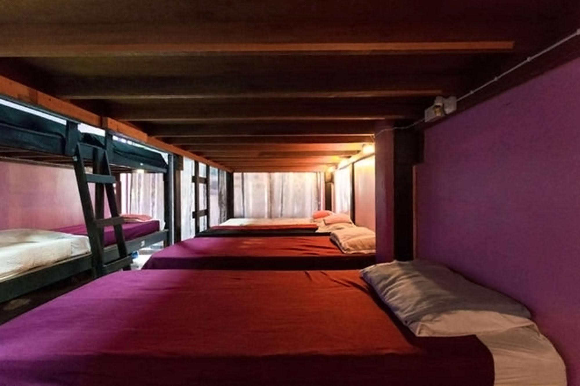 Wild & Wandering Backpacker Hostel & Bar Haad Rin Exteriör bild