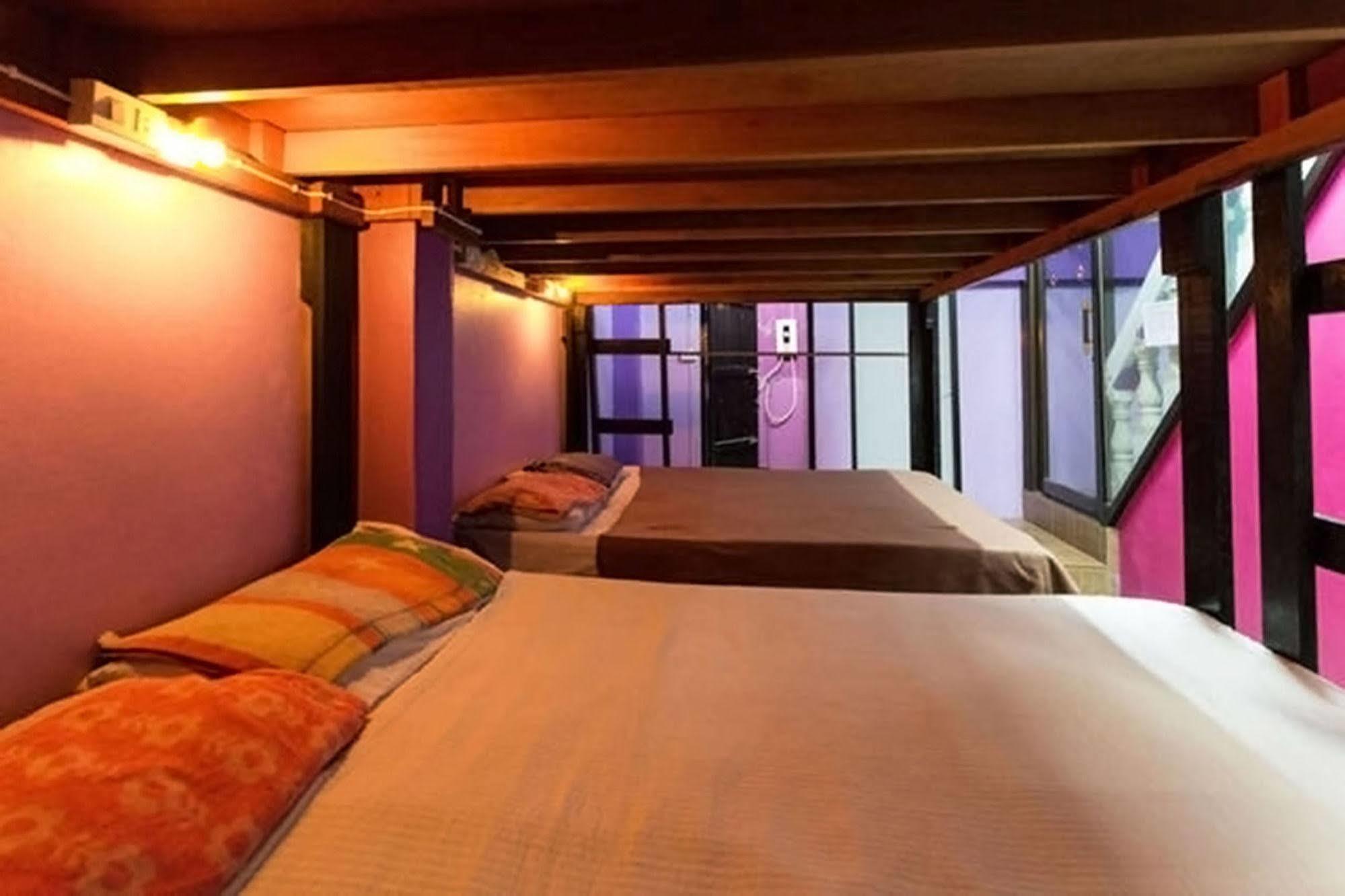 Wild & Wandering Backpacker Hostel & Bar Haad Rin Exteriör bild