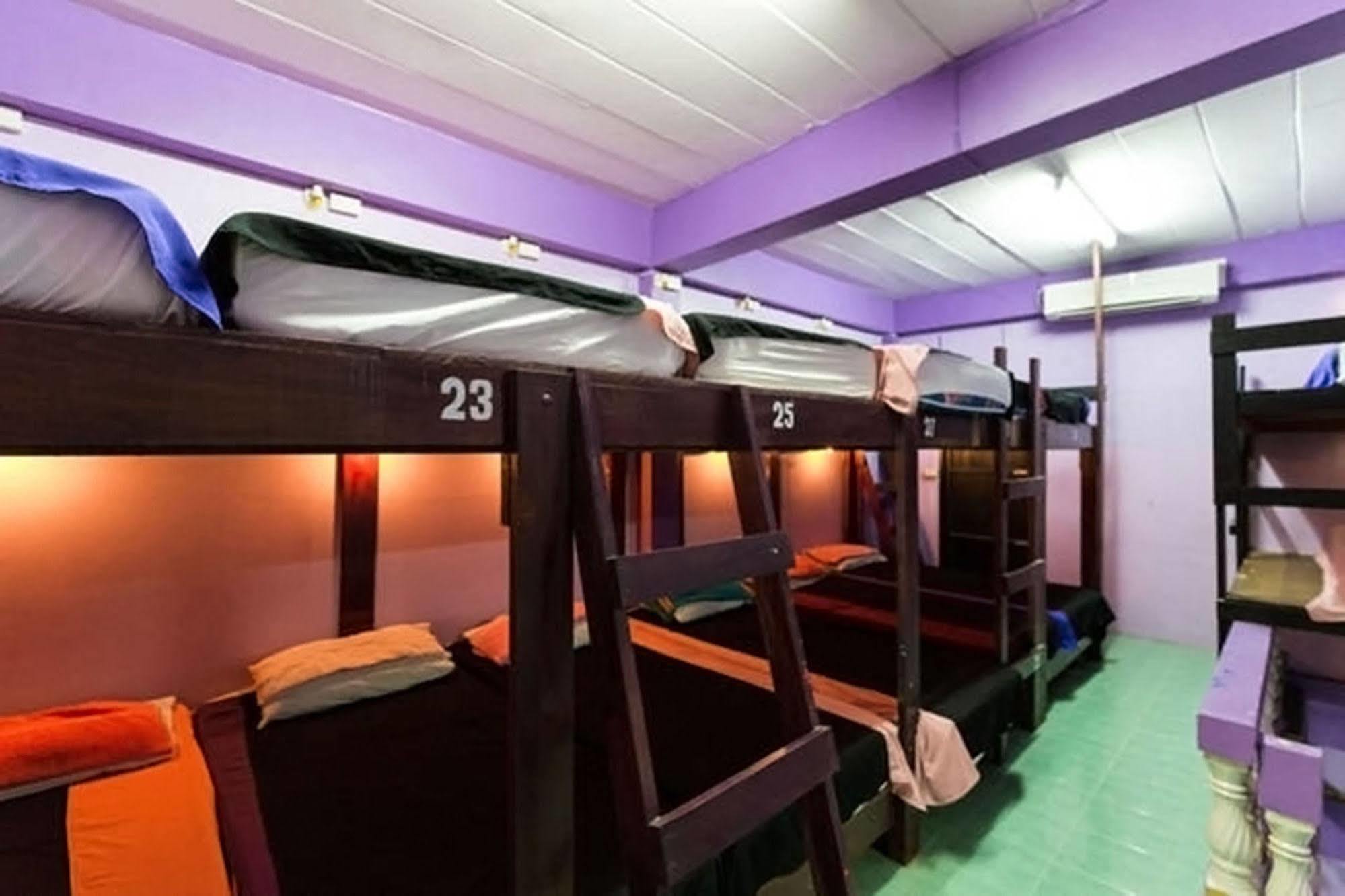 Wild & Wandering Backpacker Hostel & Bar Haad Rin Exteriör bild