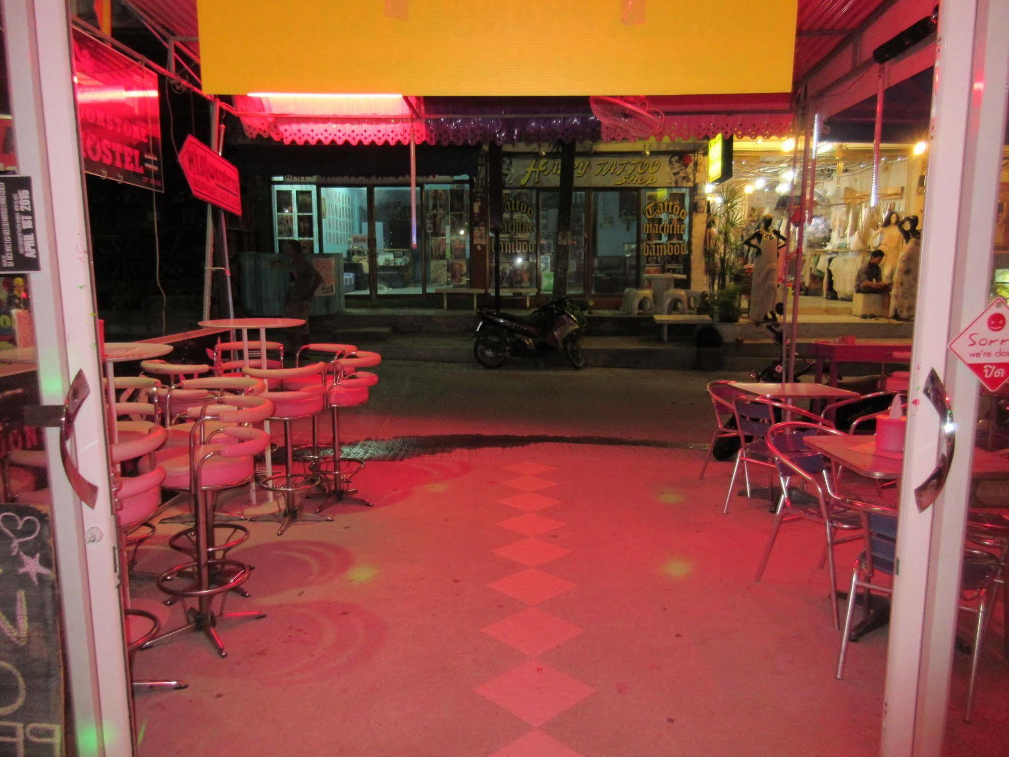 Wild & Wandering Backpacker Hostel & Bar Haad Rin Exteriör bild