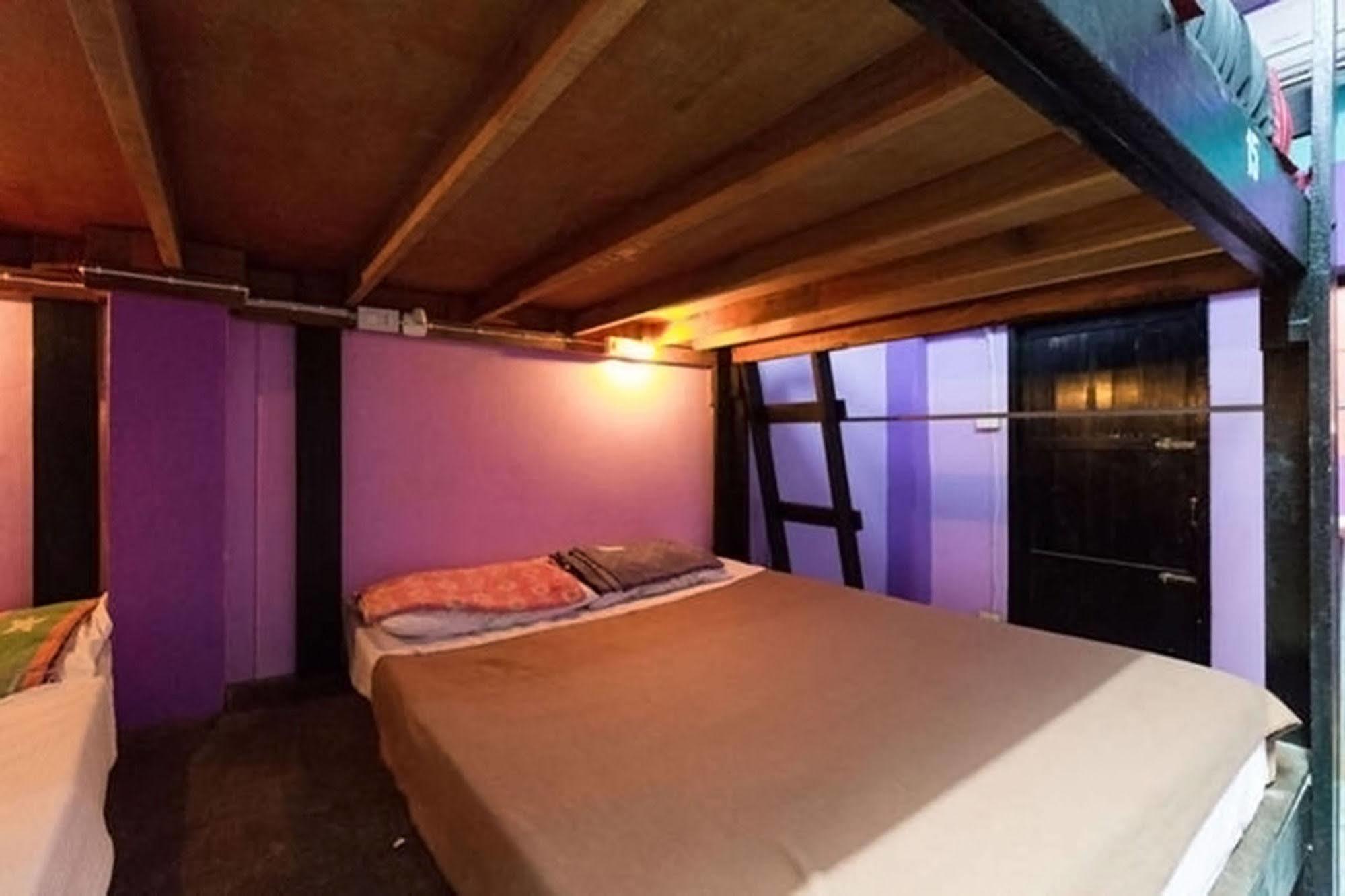 Wild & Wandering Backpacker Hostel & Bar Haad Rin Exteriör bild