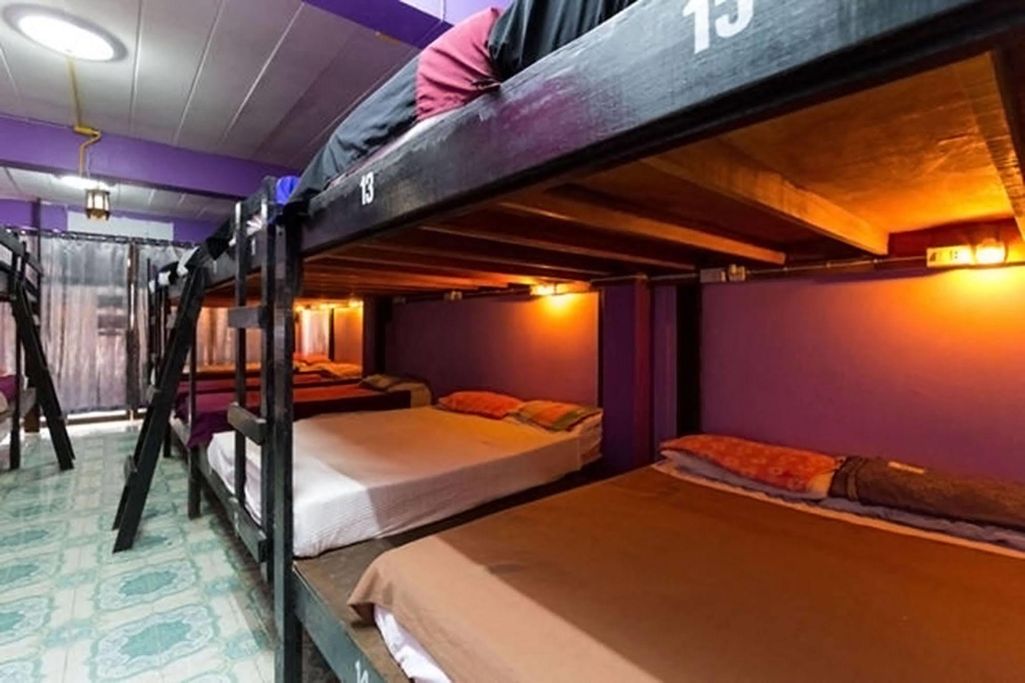Wild & Wandering Backpacker Hostel & Bar Haad Rin Exteriör bild