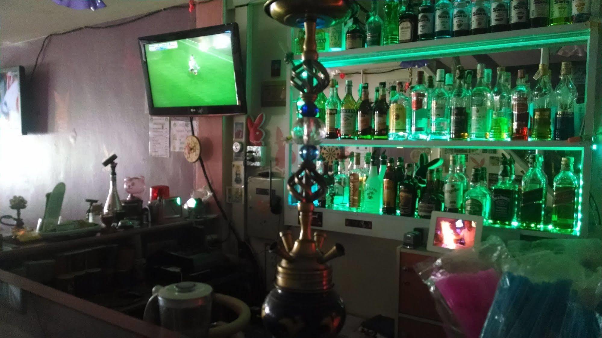 Wild & Wandering Backpacker Hostel & Bar Haad Rin Exteriör bild